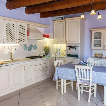 La Maison Bed & Breakfast 3*