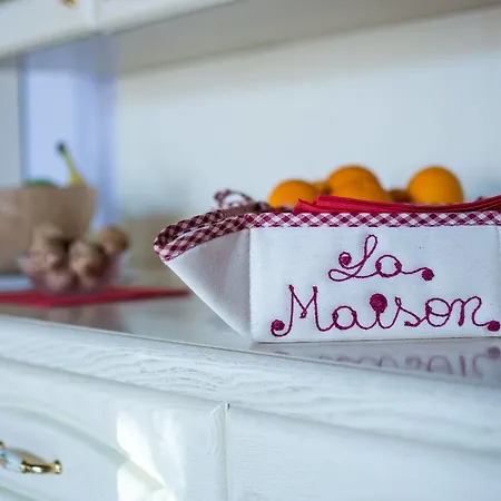 La Maison Bed and Breakfast